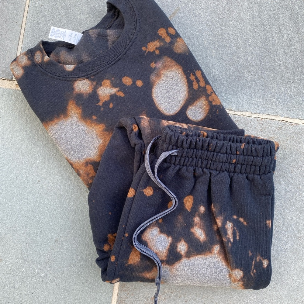 Cozy Woman’s Bleach-Dye Jogger and Sweatshirt Set